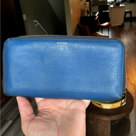 Fossil Azure Blue Leather Zip Wallet - Picture 1 of 12